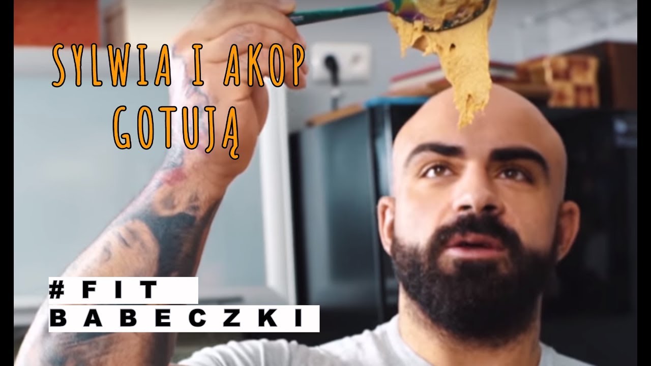 Ekspresowe, fit babeczki dobre nawet na redukcji? [SYLWIA i AKOP gotują]