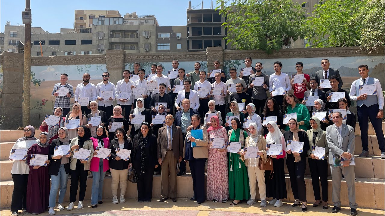 تكريم الأوائل بأكاديمية طيبة