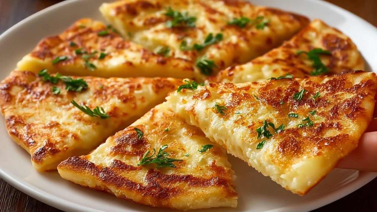 Просто натрите 1 картофелину, добавьте 2 яйца. Вкусный рецепт картофеля. Дешево и просто.