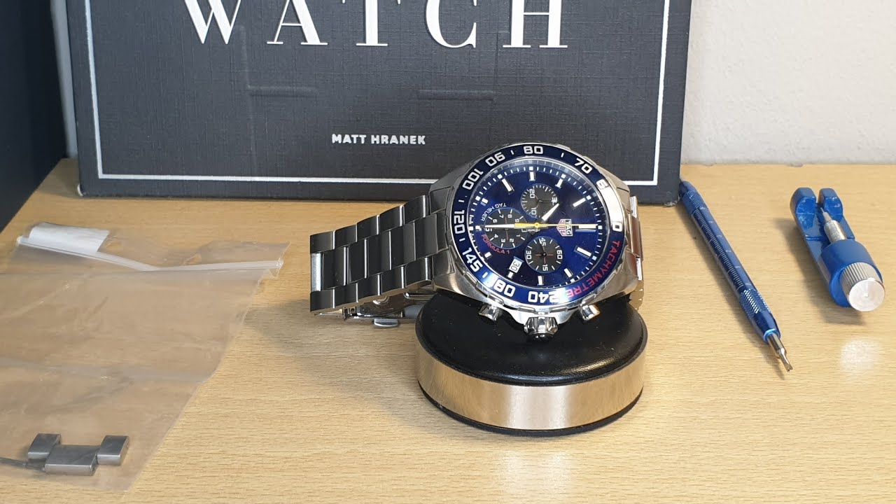 Tag Heuer's New Bracelet Adjusts to Your Wrist Size!