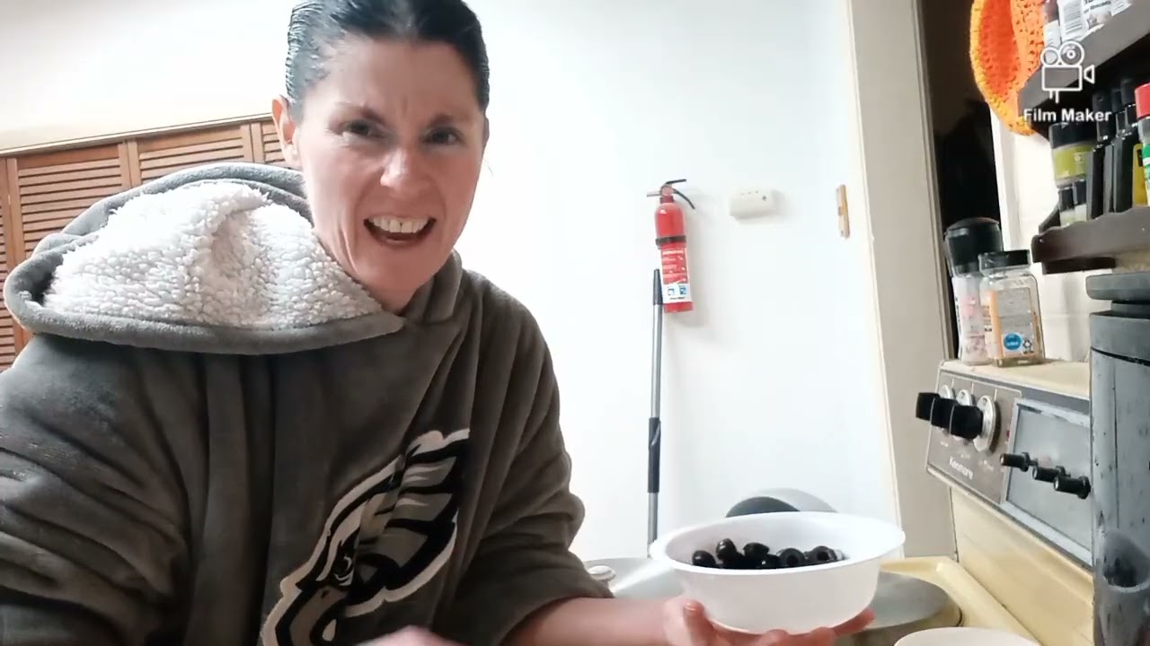 How to Cook a Margarita Flatbread 🥙 Dedicated to My Friends at The Reef and My 3 Recent Subscribers 
