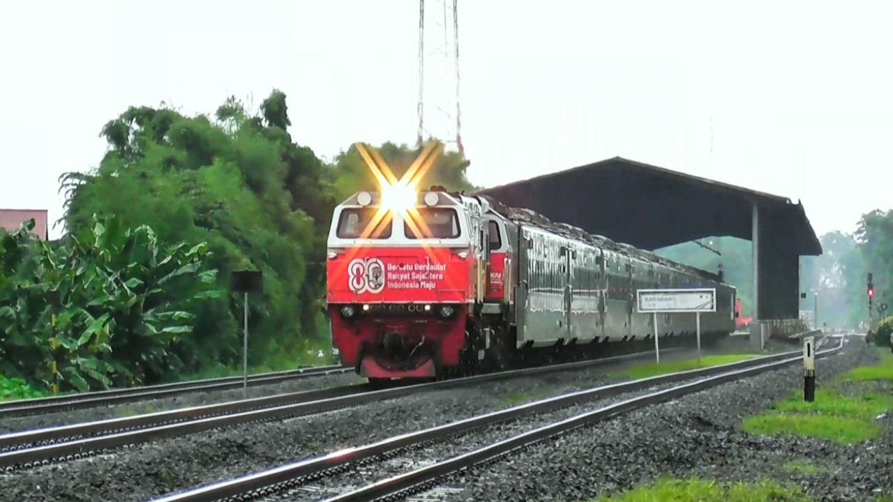 KERETA API NGEBUT 120KM/H DI KARAWANG || HUNTING KERETA API PANJANG DI JALUR LURUS STASIUN KARAWANG
