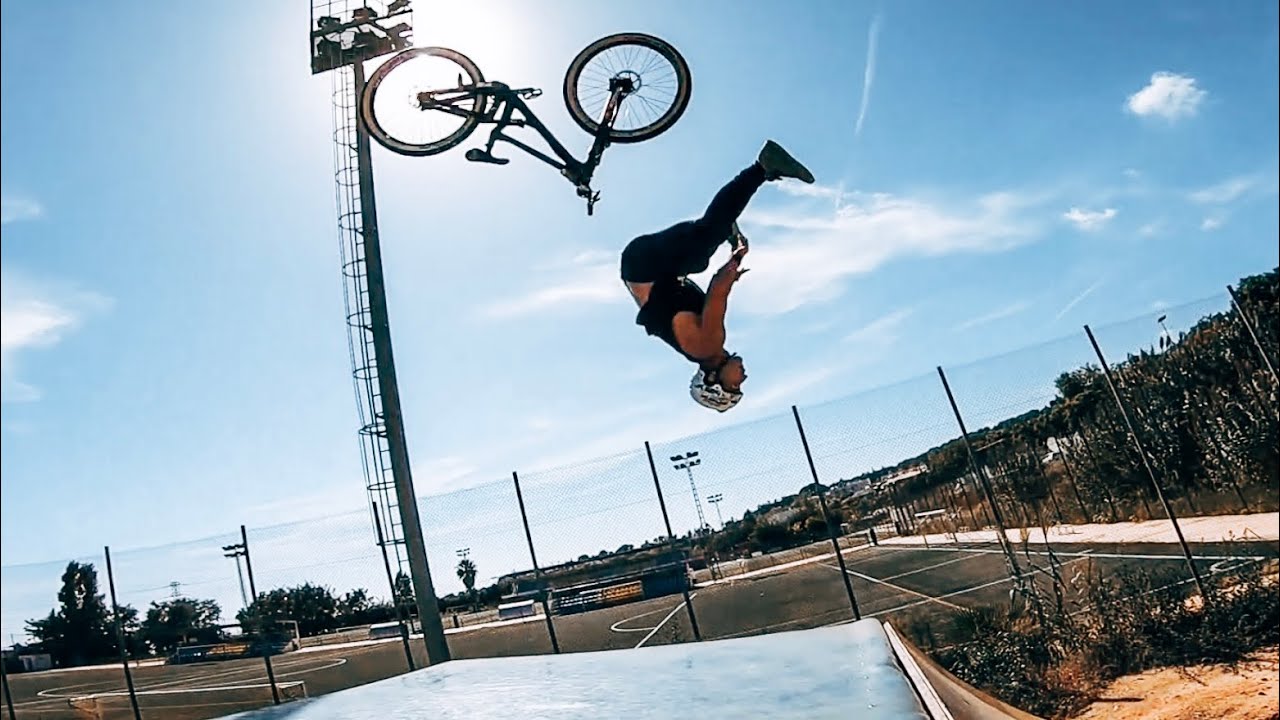 CÓMO HACER BACKFLIP // TUTORIAL DE TÉCNICAS PARA DIRT JUMP Y DH // Combo bonus - Bienvenido Aguado