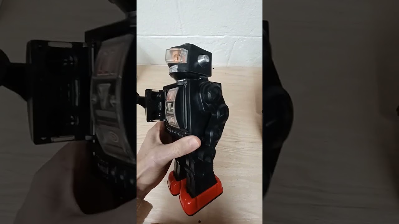 vintage toy robot tin and plastic Hong Kong toy robot antique toys old toy shop toys robots