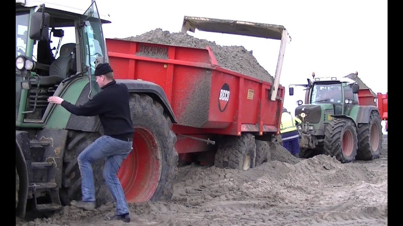 Fendt 930 Vario vast in het zand bij  Pier van Oterdum.