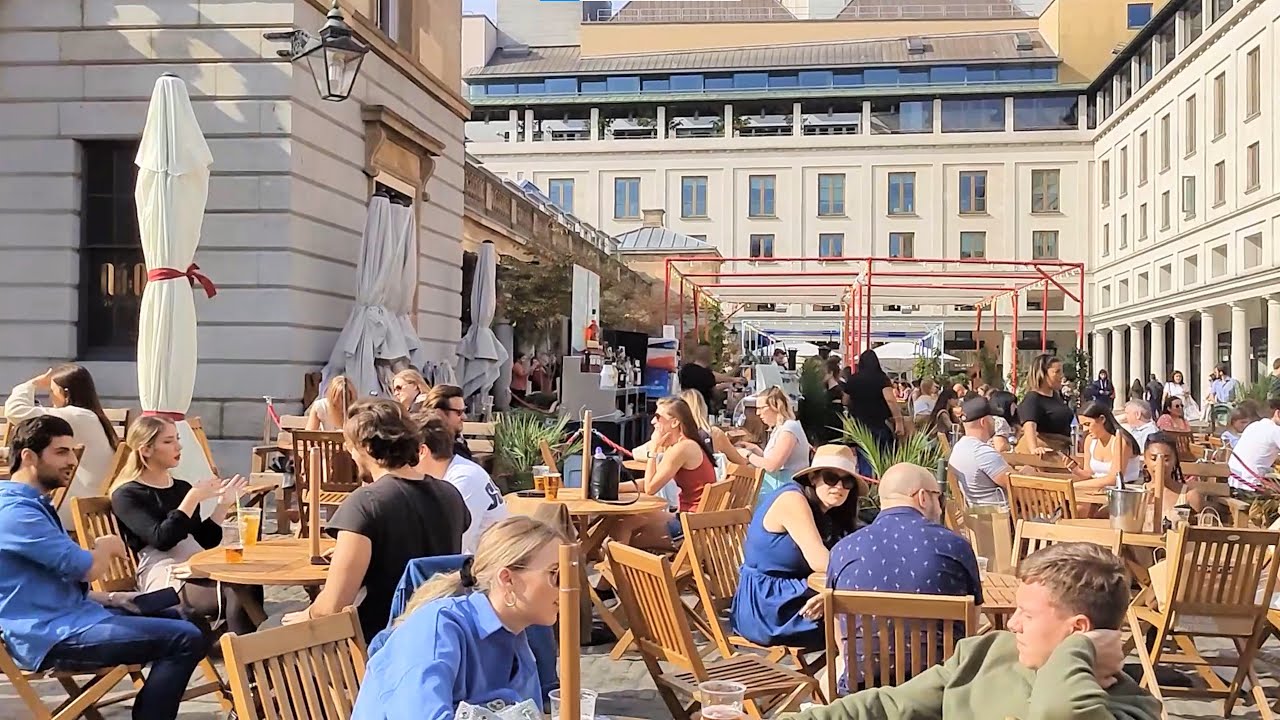 London Walk through the LIVELY Streets of COVENT GARDEN | Shopping, Pubs, Restos, Performing Artists