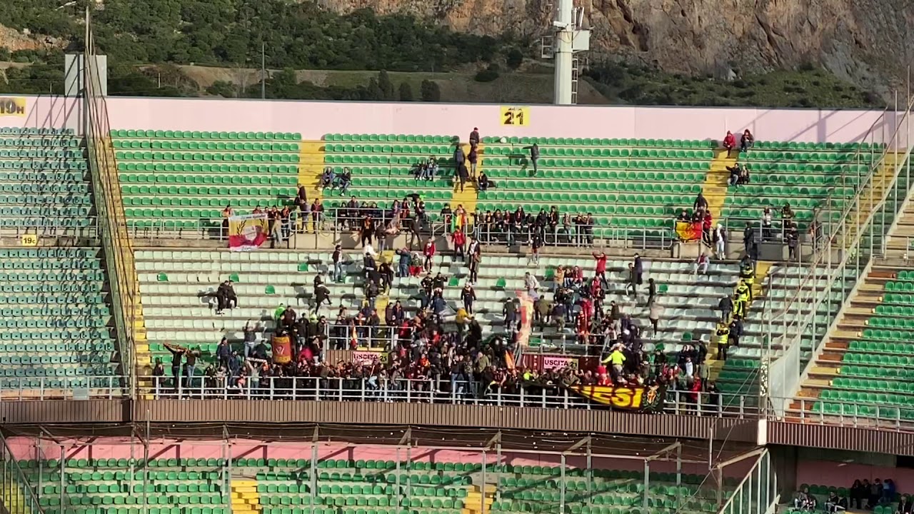 Palermo-ACR Messina, l'ingresso dei tifosi ospiti al Barbera