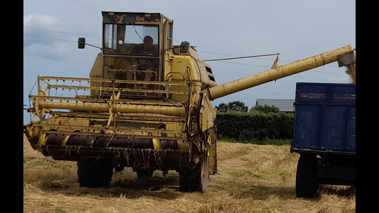 nweholland clayson s 1540 1977  combine harvester haversting winter barley