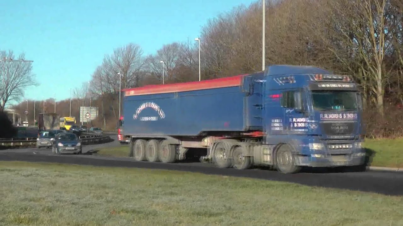 TRUCKS AT RUNCORN DECEMBER 2010