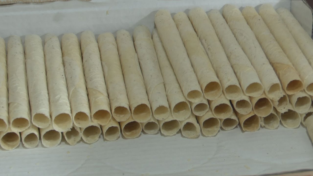 Dom pána Juraja Vrabca už mesiac pred Vianocami vonia pečenými oblátkami