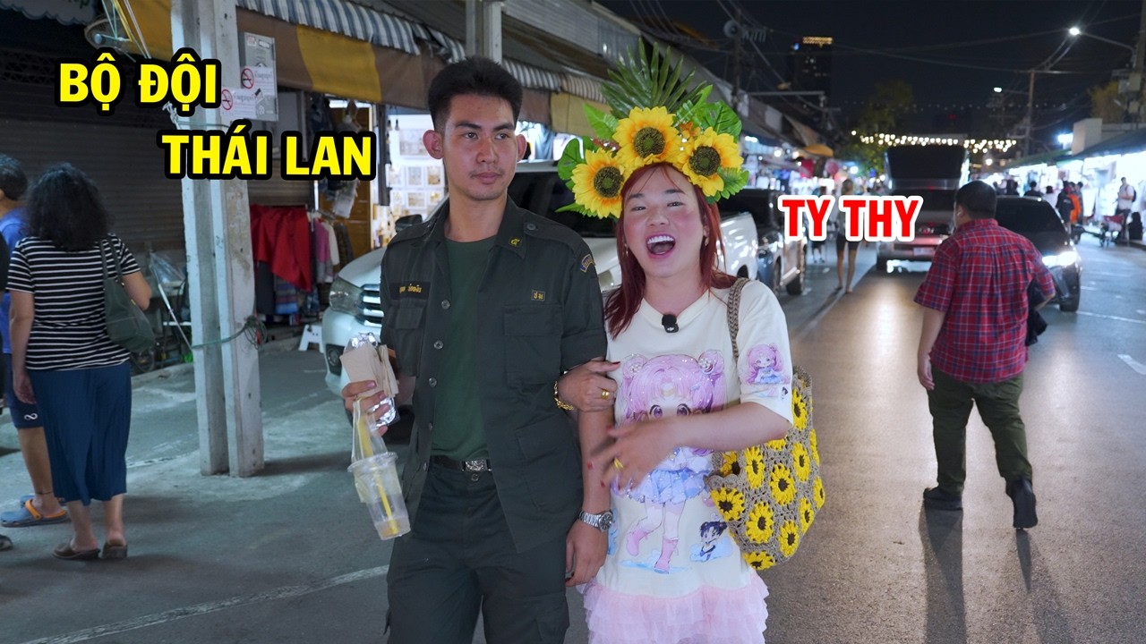 Ty Thy cua luôn anh bộ đội Thái Lan - Ty Thy Vlog Gỏi đu đủ