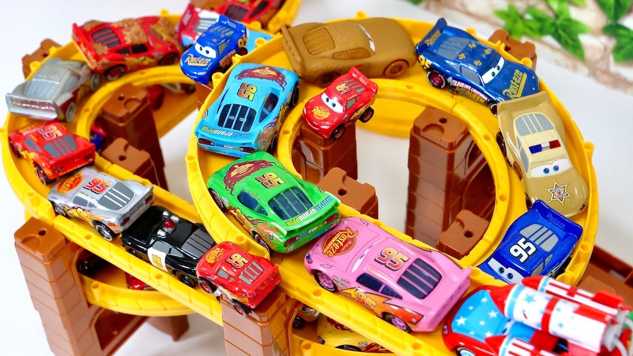 Disney Pixar Cars ☆ 50 different Lightning･Mcqueen minicars test drive Tomica's hill.