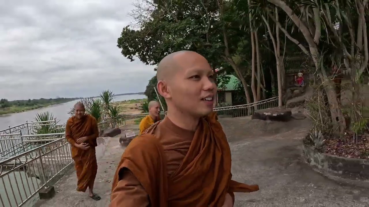 วัดหินหมากเป้ง หลวงปู่เทศน์ เทสรังสี