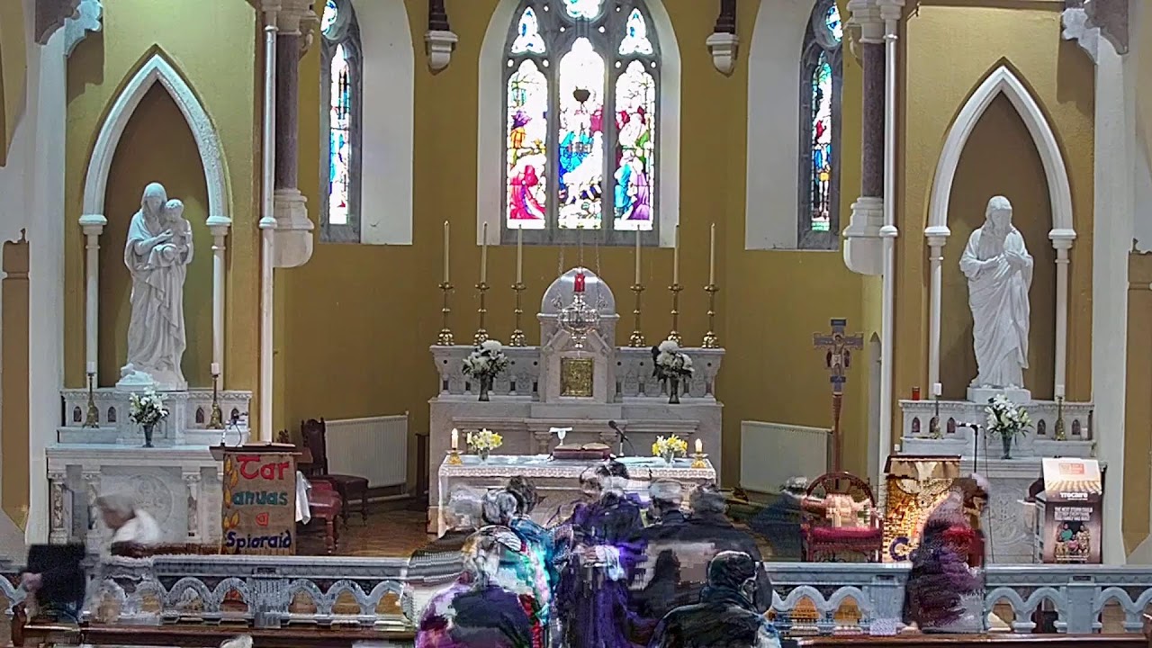 Прямая трансляция мессы в понедельник из церкви Святого Николая, приходской церкви Касллайонс.