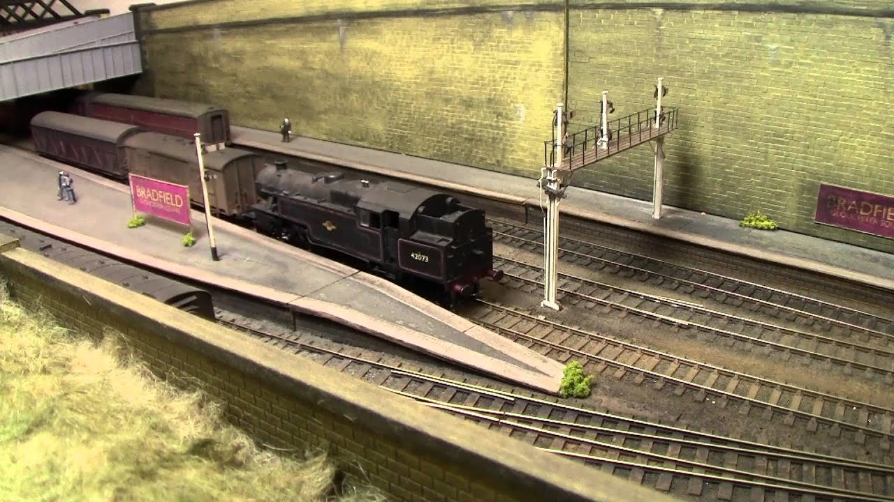 Afternoon shunting at Bradfield Gloucester Square