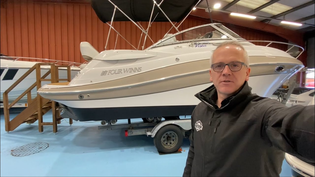 Four Winns V258 с двигателем Volvo Penta V8 300 л.с. Duo-Prop 2022 года &mdash; обновление за ноябрь 20...