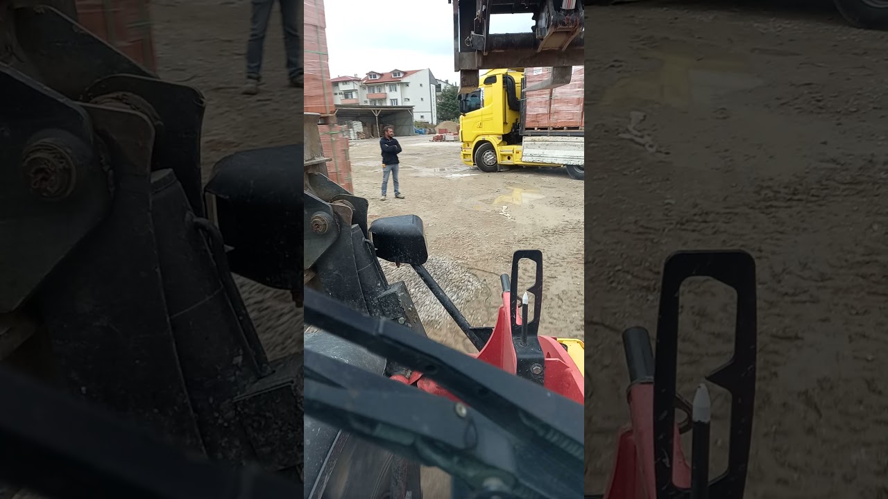 manitou 1840 ile tırdan. depoya tuğla indirme