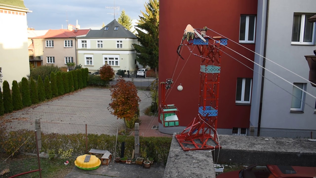 Lanovka z Merkuru - j&iacute;zda kabiny přes podpěru nahoru