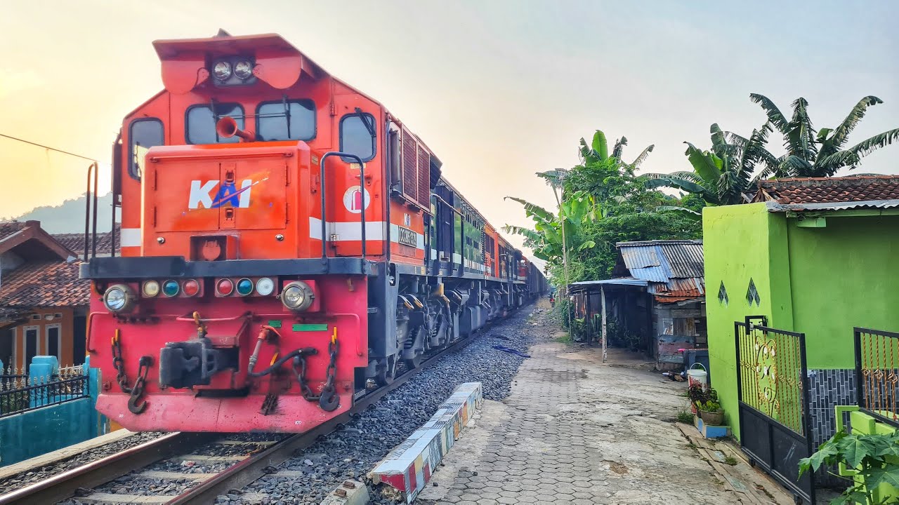 BERTEMU LOKOMOTIF SUPER BESAR PENGHUNI SUMATERA !