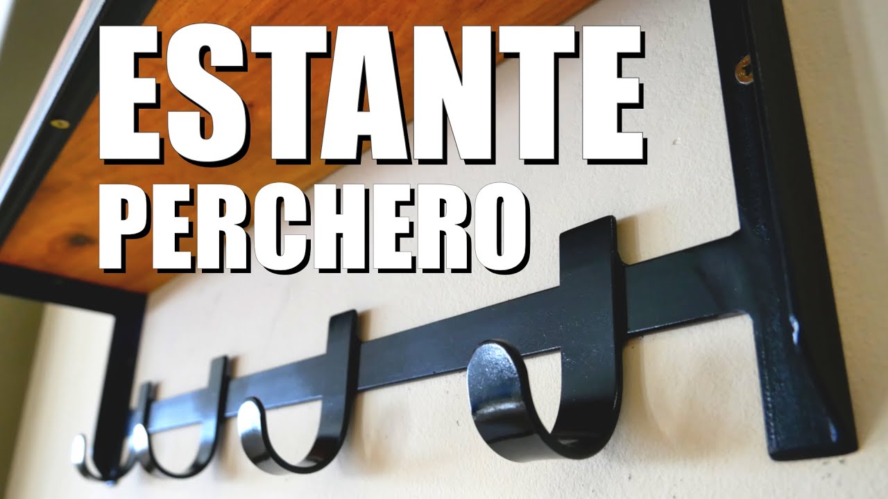 Estante perchero con pocos materiales