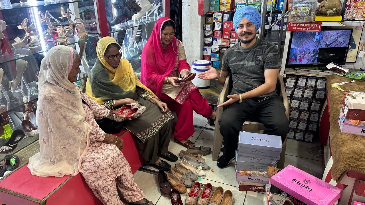ਬੇਬੇ ਨੇ ਨਾਨੀ ਨੂੰ ਪਹਿਲੀ ਵਾਰ ਕਰਾਈ Shopping 🛍️🛒 #harmankhosa #vlog 