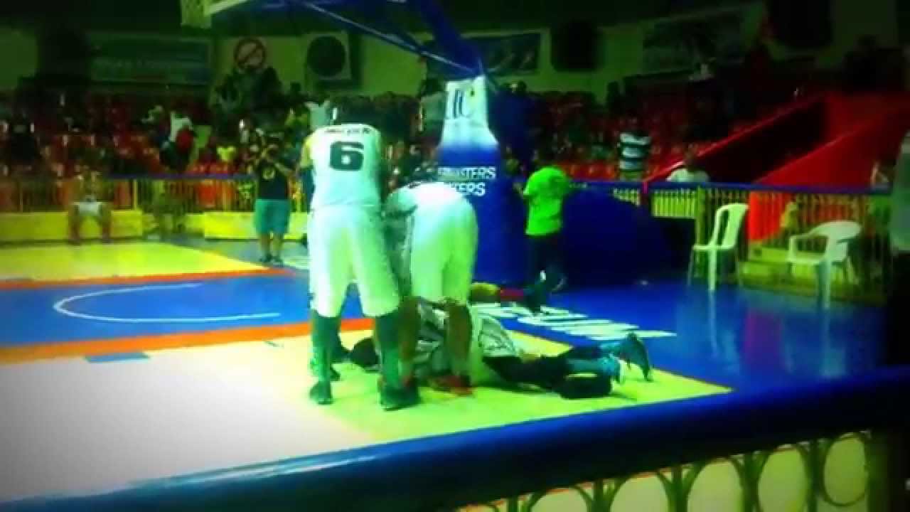 Mac Tallo assists the buzzerbeater. SWU vs USC (August 30, 2015)