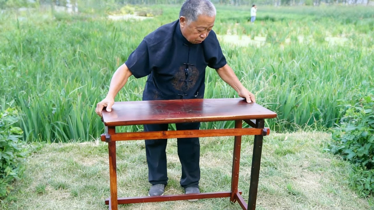 See how master craftsman uses mortise and tenon to connect table leg