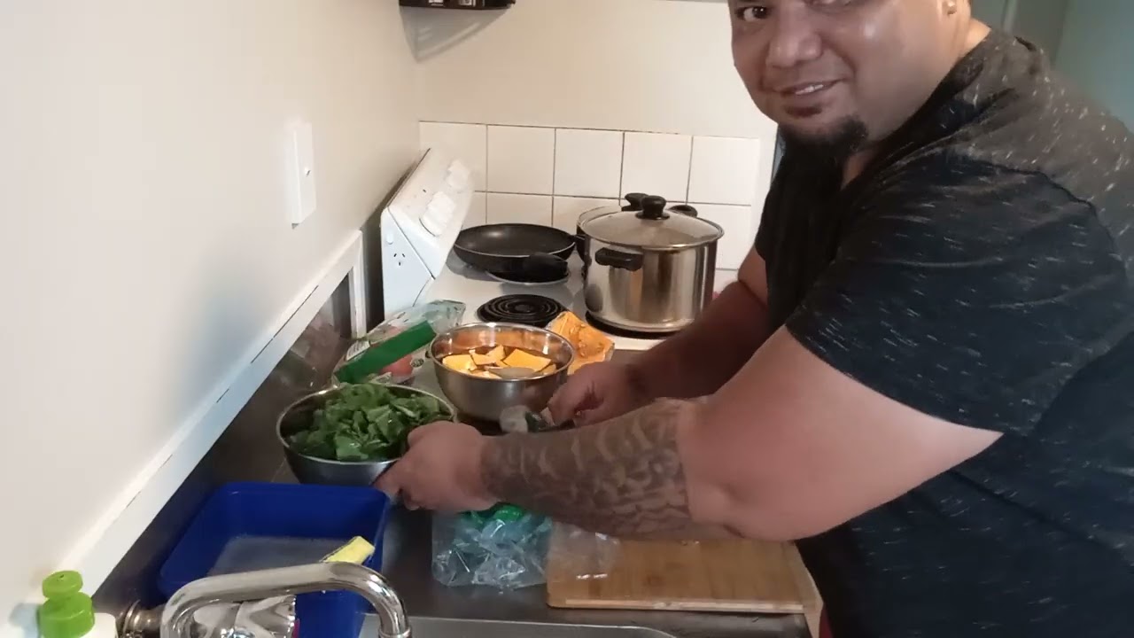 Как приготовить самый сливочный суп из маниоки с пикантными куриными крылышками