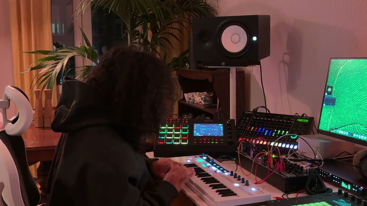 Ambient Boom Bap Jam with MPC Live 2, Roland Tr8s, Arturia KeyStep Pro and Eurorack