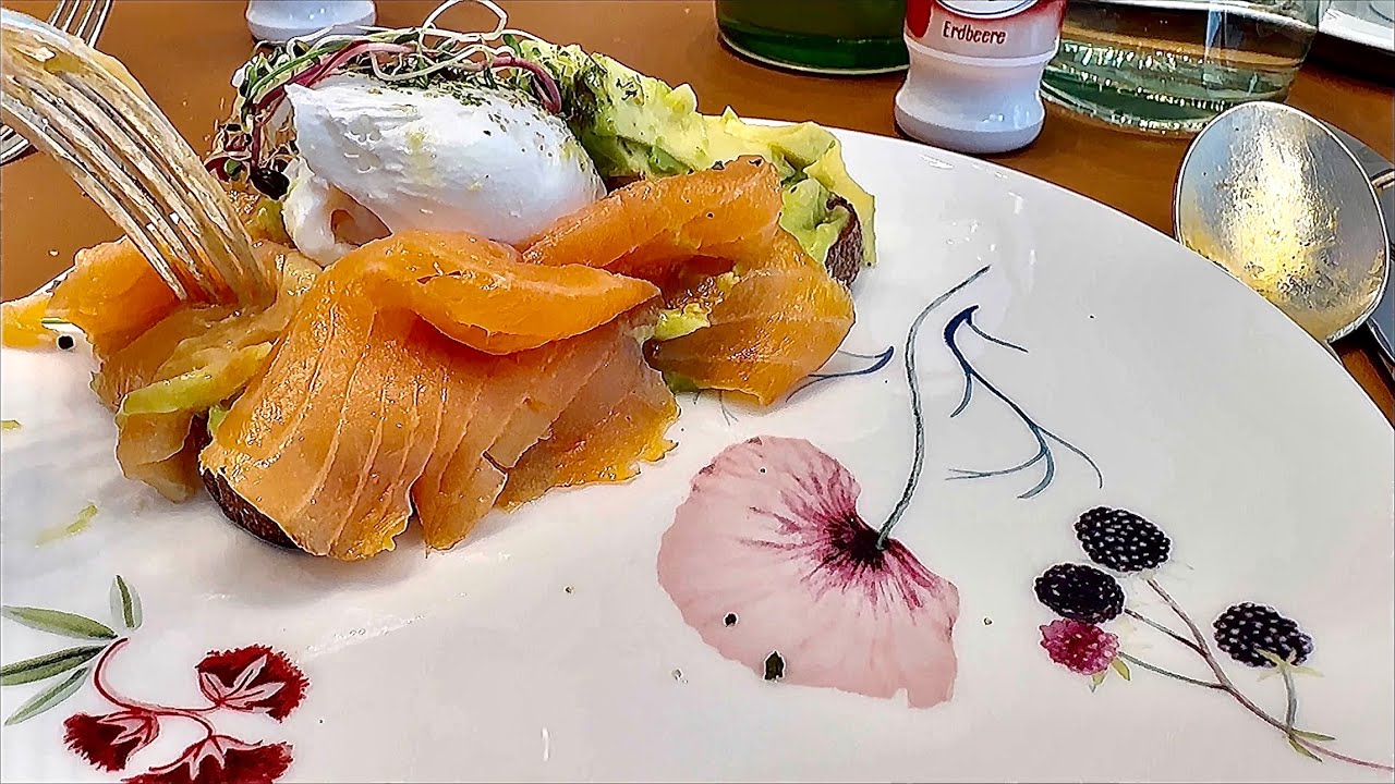 STAY AT KEMPINSKI PALACE ENGELBERG REVIEW PART 3 - BREAKFAST BAR GALLERY WALK AROUNDS @ SWITZERLAND