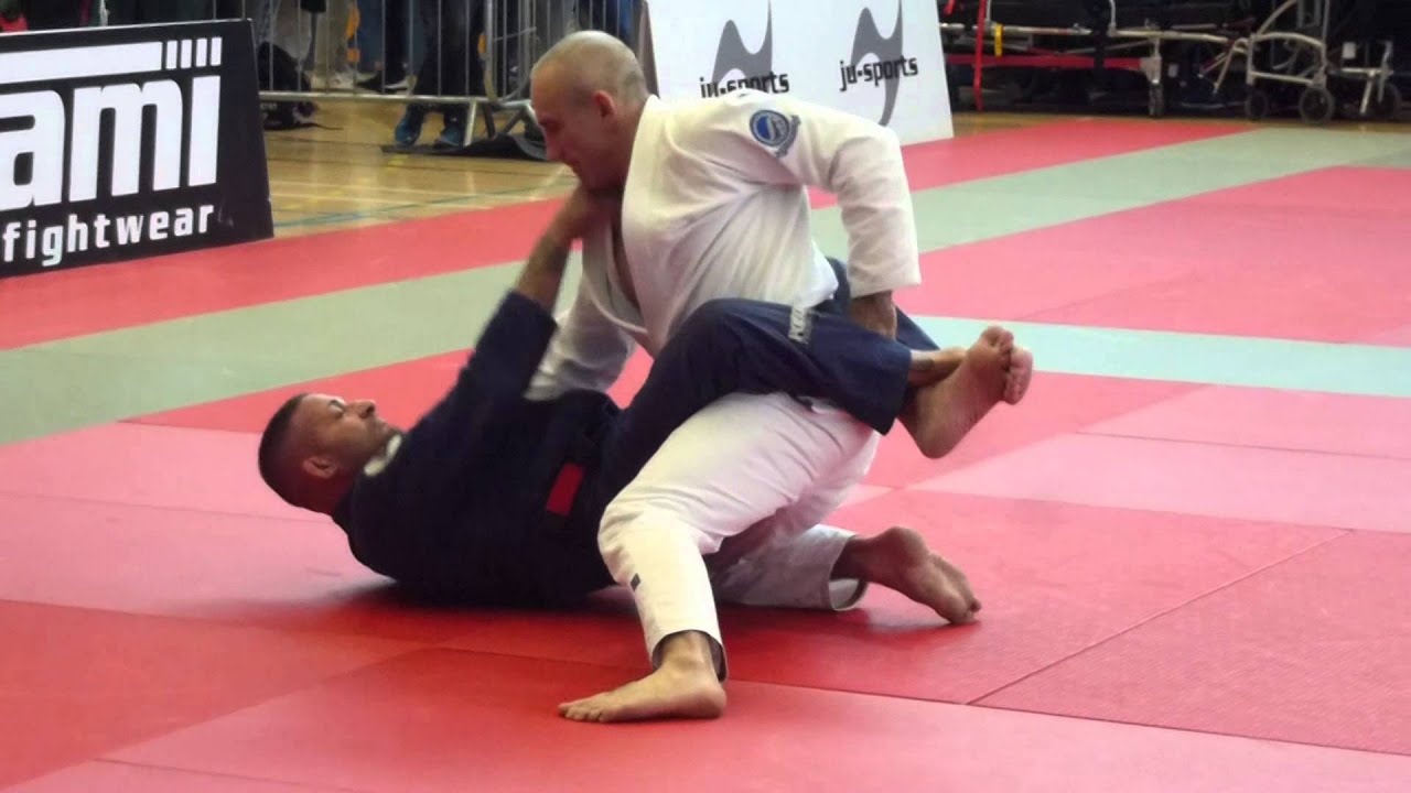 Simon Hayes vs Jose Beltran Martinez - FINAL - IBJJF London Open 2015 - Black Master 3