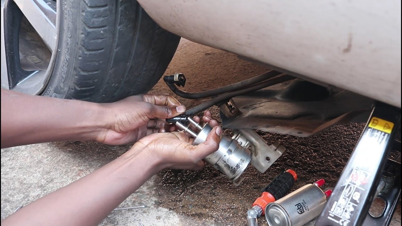 Volvo V40 Fuel Filter Replacement!