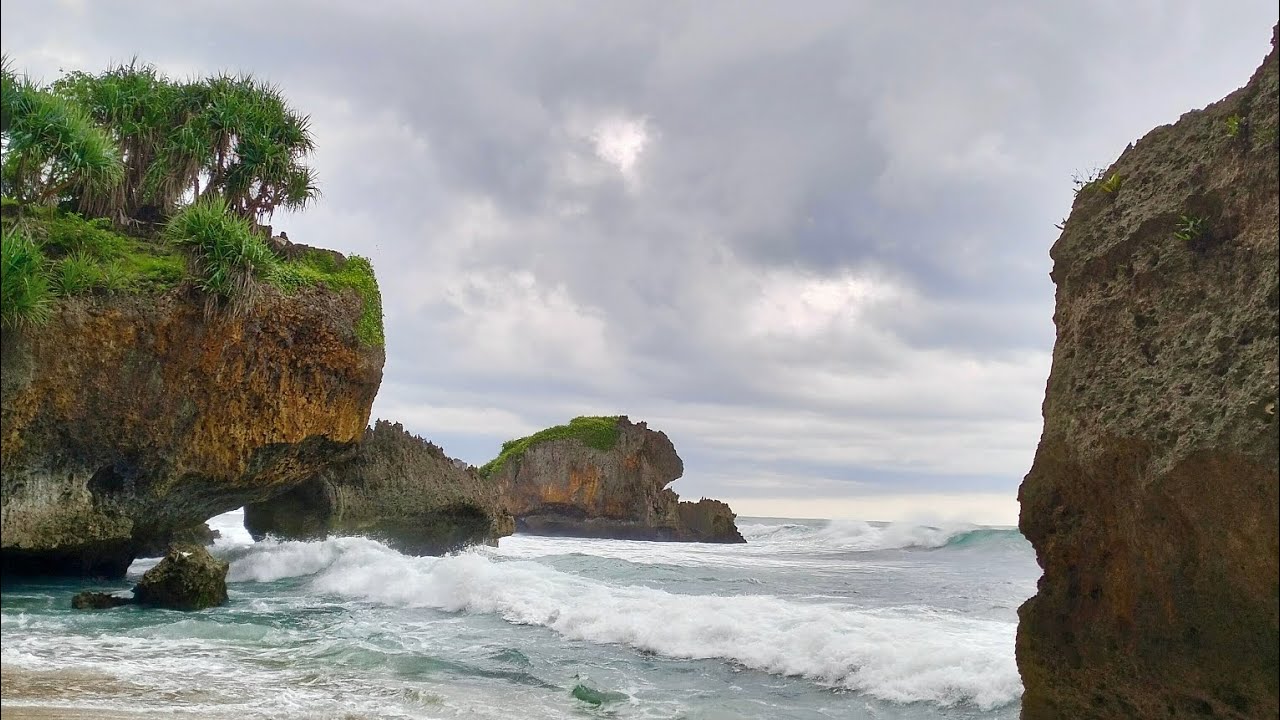 Liburan awal tahun di Pantai Mbuluk, Pantai Mesra & Pantai Kukup
