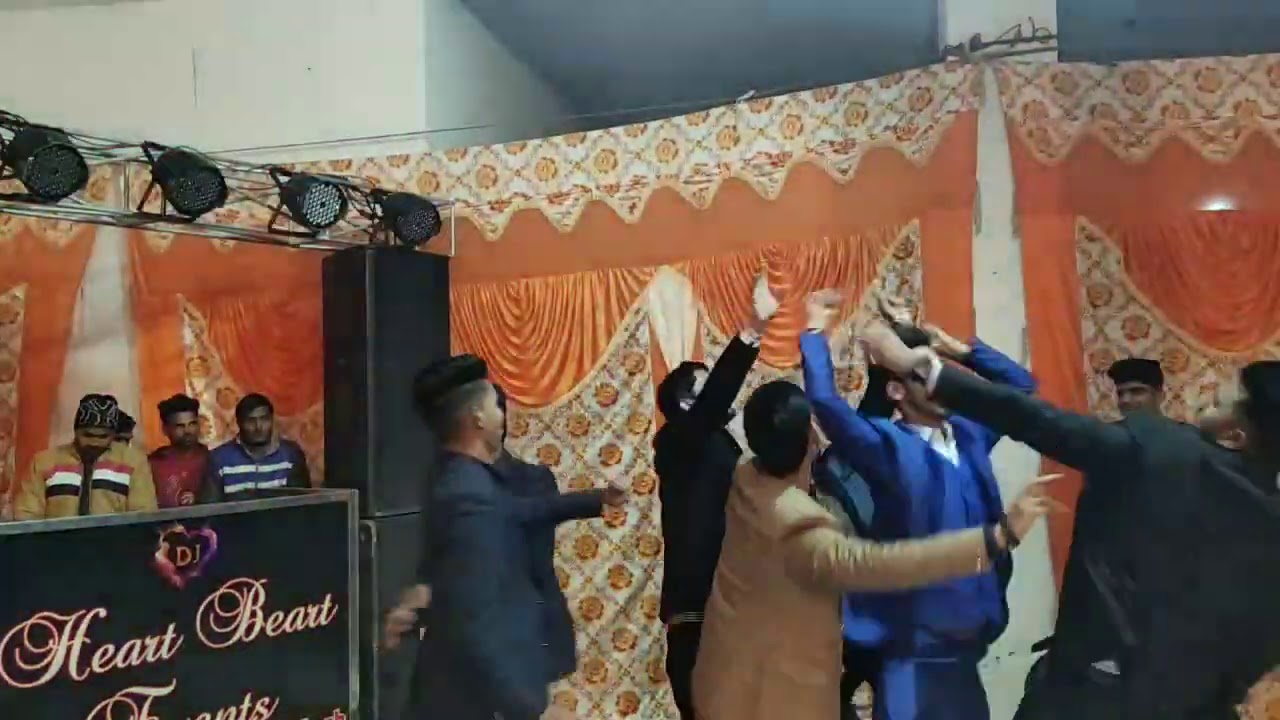 Punjabi dance on Mitra di chatari 😎