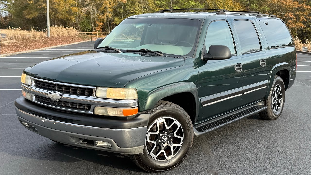 Chevrolet Suburban 2001 года выпуска, в отличном состоянии!
