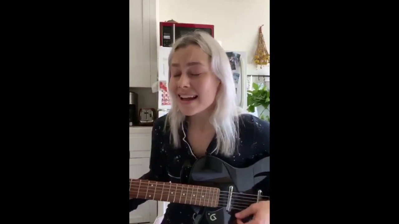Phoebe Bridgers - Moon Song (Live)