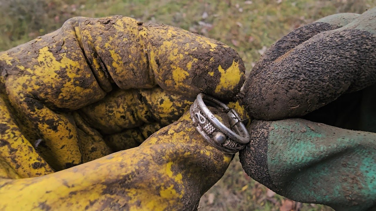 AM FĂCUT DETECȚIE DE METALE &Icirc;MPREUNĂ CU DOMNUL PĂDURAR ȘI AM SCOS ARGINT #metaldetecting #detecting