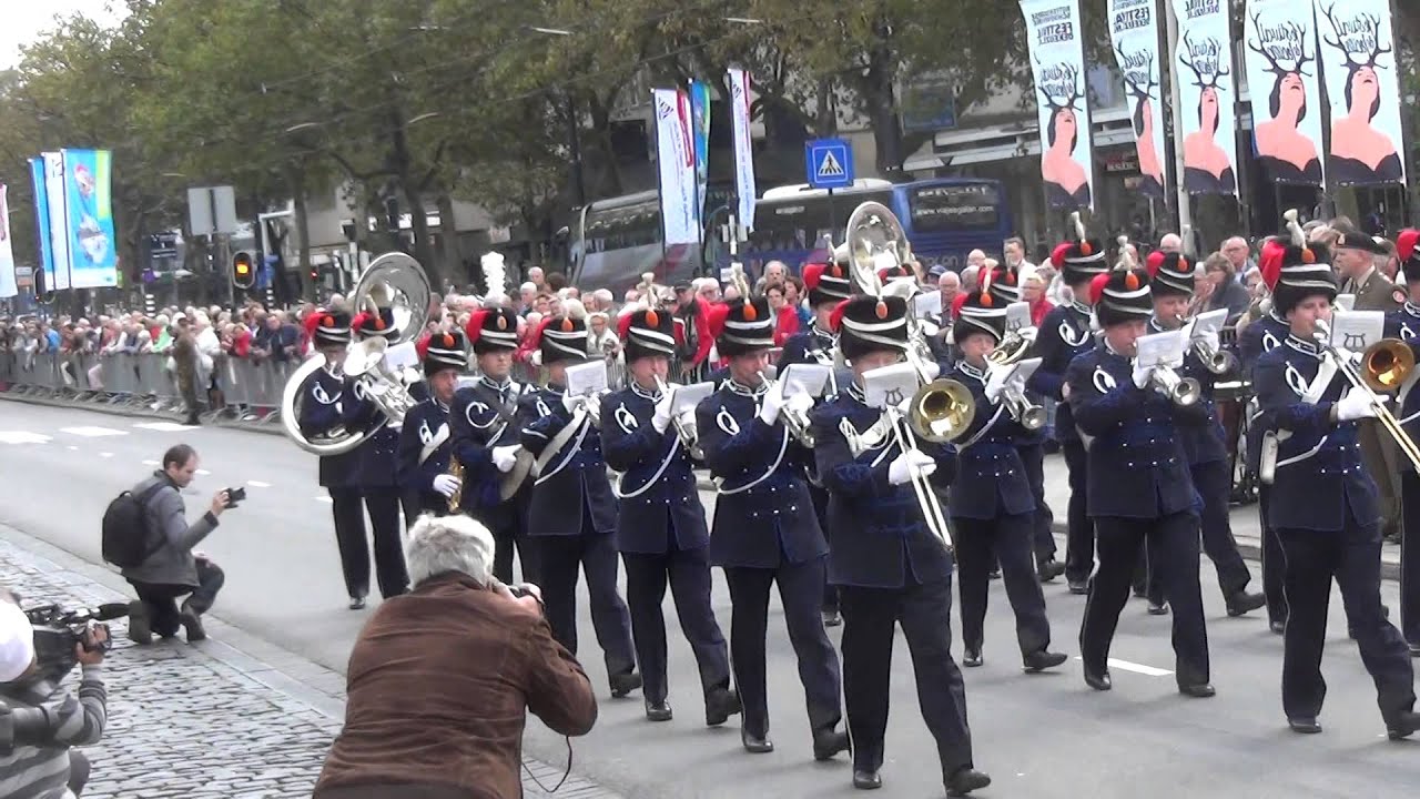19 14 47 De Fanfare Bereden Wapens 60e editie Taptoe 6e Rotterrdam streetparade vr 26 09 14 Sd 01 01