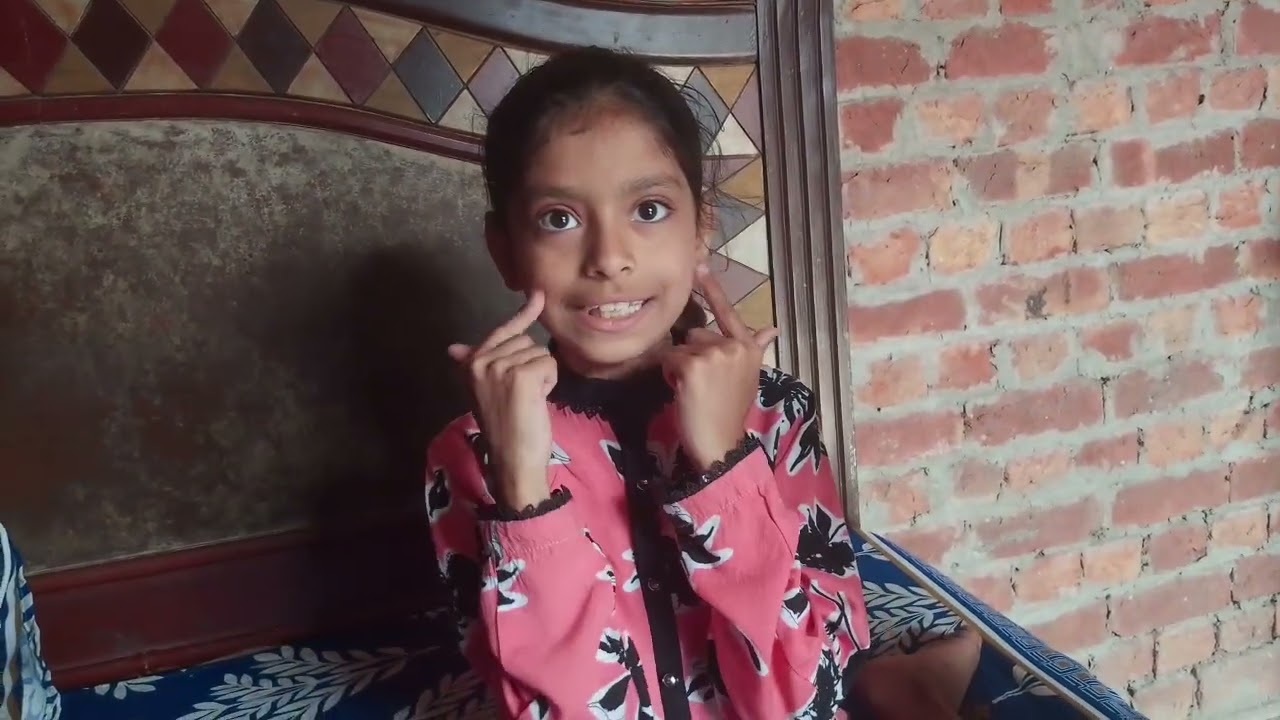 Saba apni dress dikha rahi hai ho rahi hai ready makeup Karke