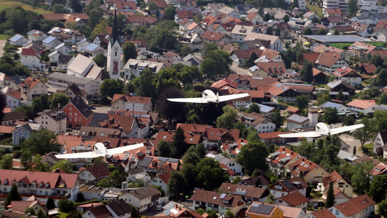 Abgehoben - ein Flugplatz im Festtaumel
