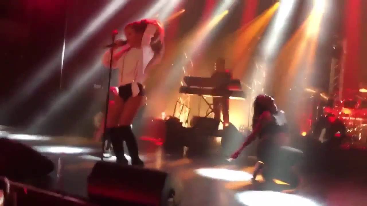 Ariana Grande   Private Show at Le Trianon Paris 2016