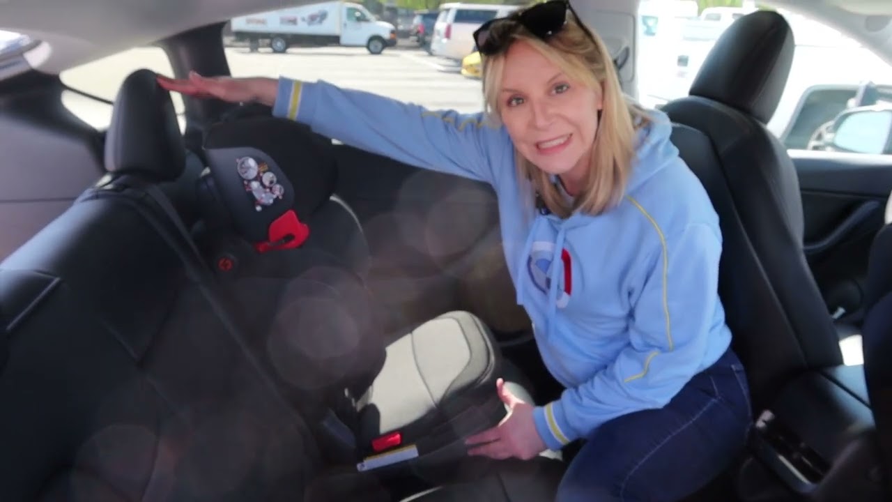 Tesla Model Y &mdash; узкие автокресла-бустеры &mdash; Clek Peg Perego