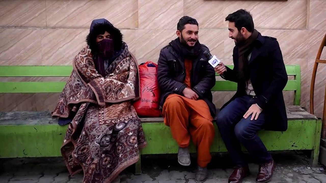 Caregivers and vendors at Rabia Balkhi maternity hospital /پایوازان و دست فروشان شفاخانه رابعه بلخی