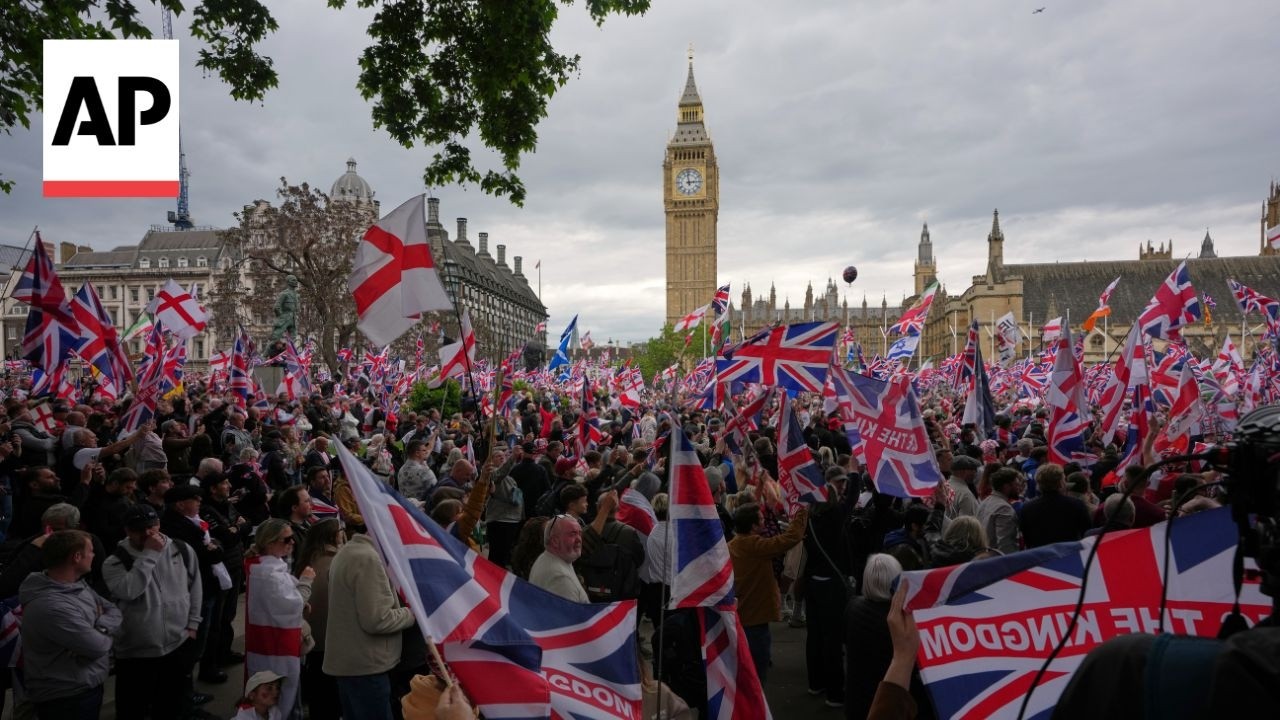 Tens of thousands in London attend rival far-right and pro-Palestinian protests