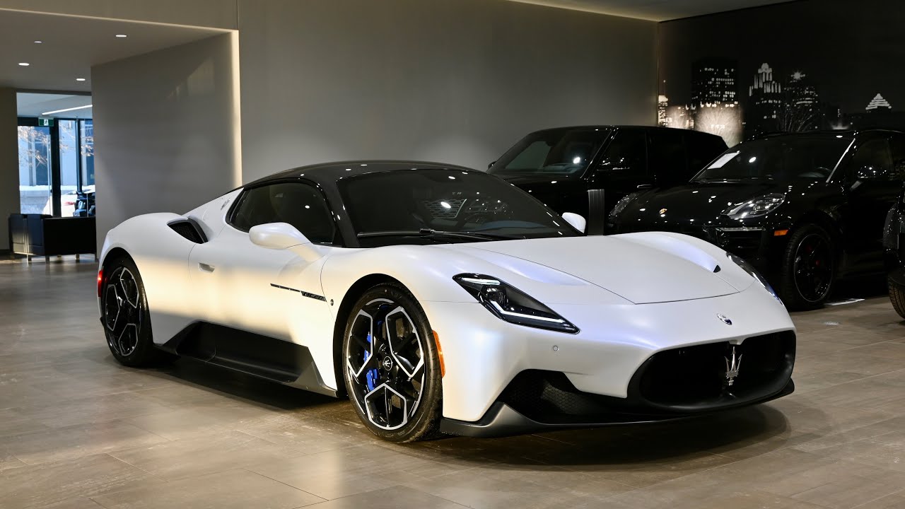 2022 Maserati MC20 Bianco Audace - Revs + Walkaround in 4k