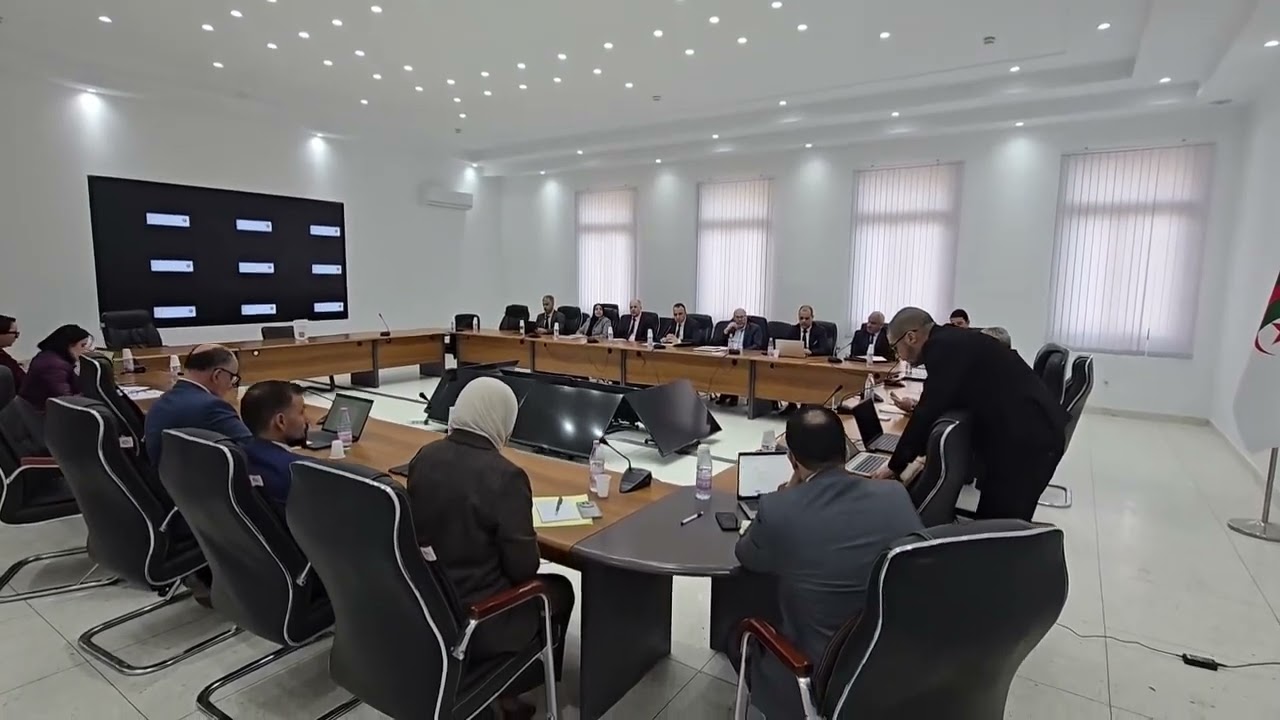 🔴 تعزيز جودة الخدمة وتوسيع التغطية الوطنية .. الوزير زروقي يجتمع بمتعاملي الهاتف النقال