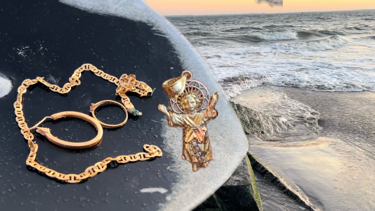 GOLD FINDS on the beach! Hidden beach treasures.👍👍👍 Incredible finds. Пошук з металошукачем. 👍👍👍