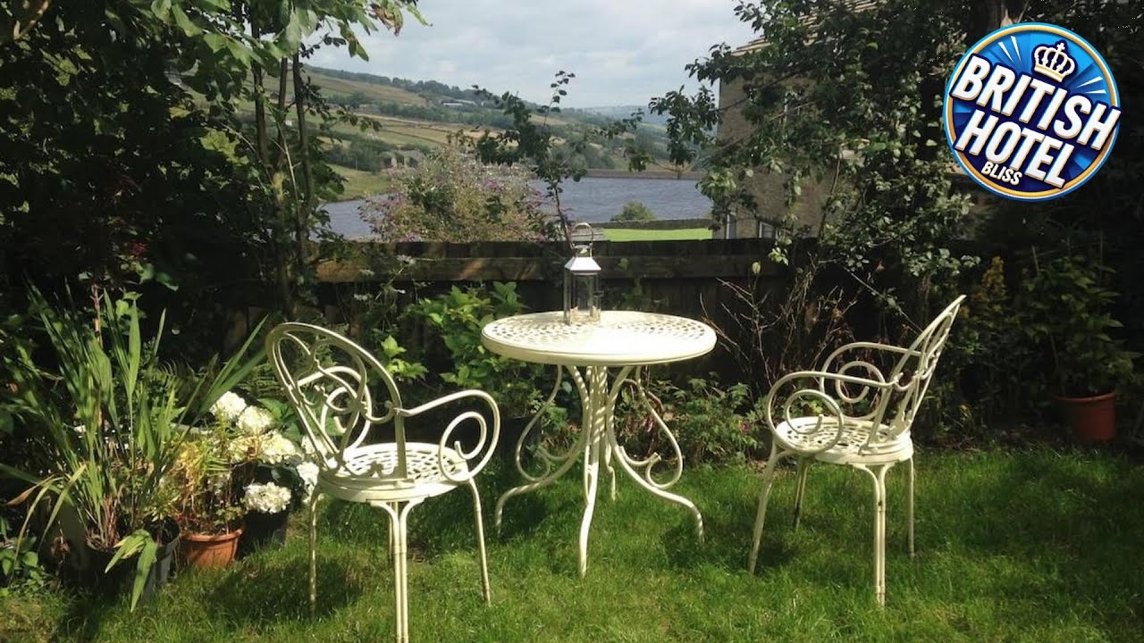Bijou Cottage in Bronte Country with Wood-burning Stove & Hot Tub Spa | United Kingdom ⭐