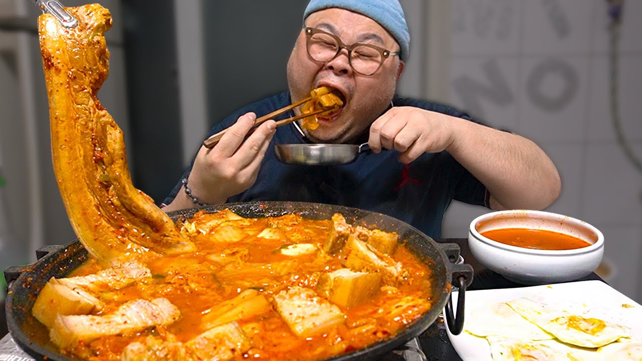김치찌개에는 통삼겹입니다│Whole Pork Kimchi Jjigae Mukbang Eatingshow