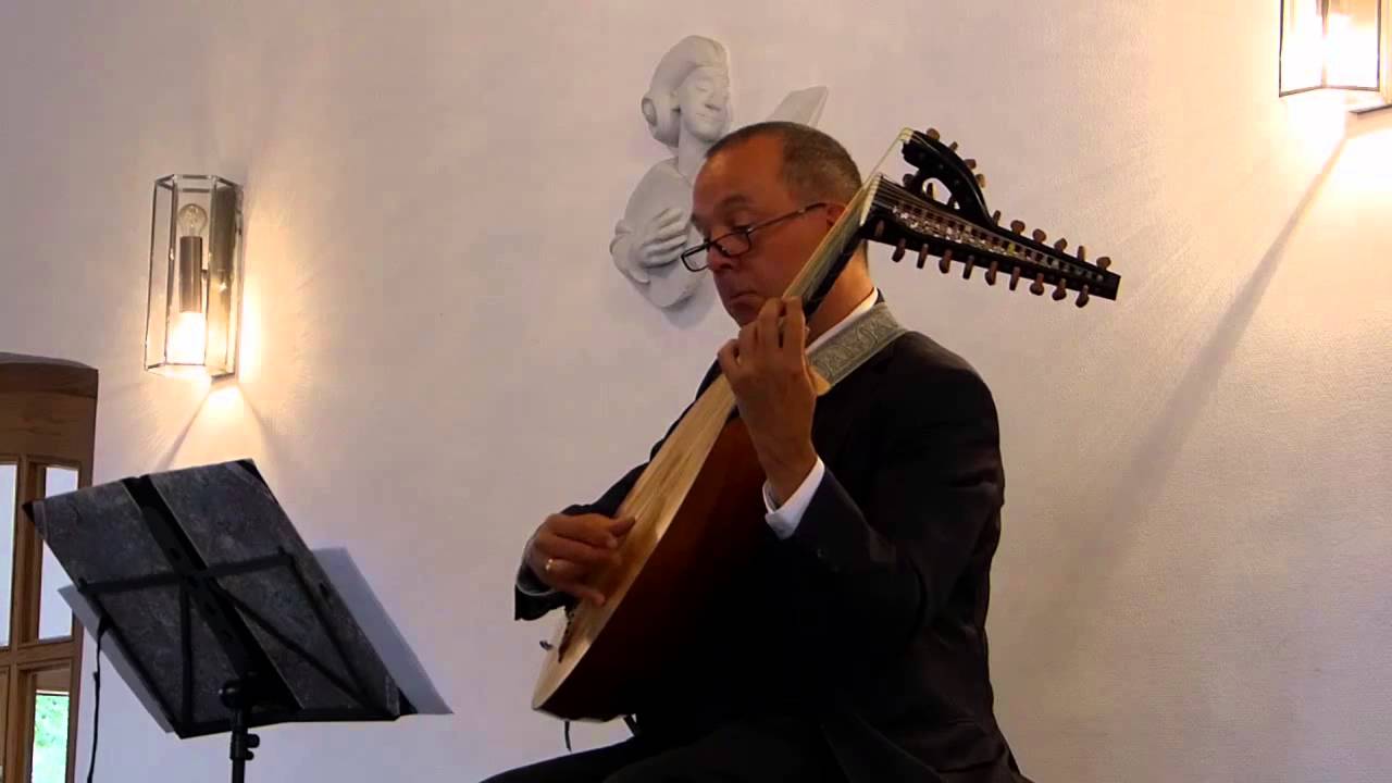 Axel Wolf (lute) plays Sonata A major by S.L. Weiss